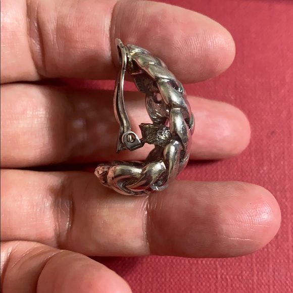 🖤GIVENCHY💕VTG weaving design clip on earrings - Picture 5 of 8